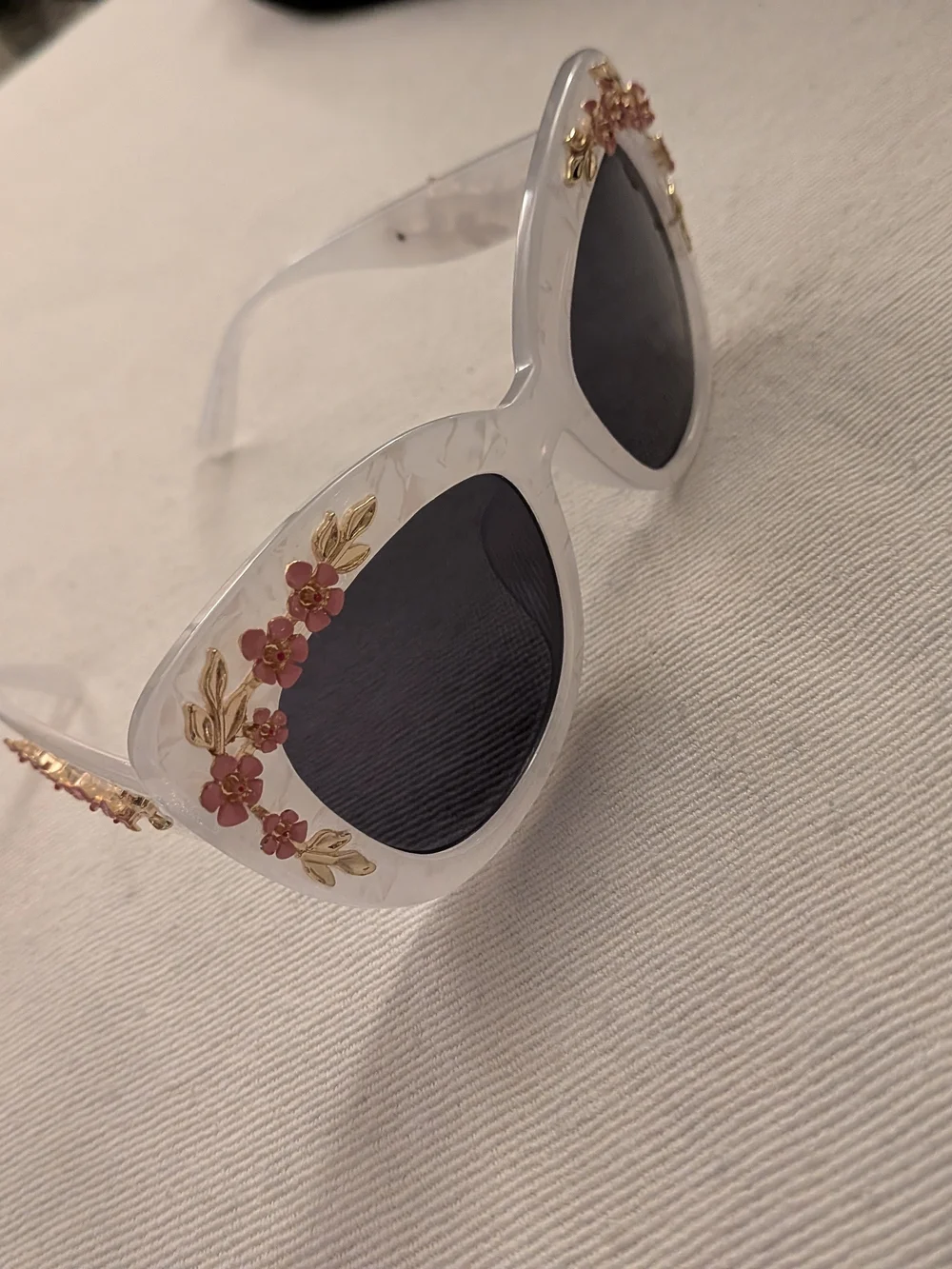 NWT -White Marbled Flower Cateye - Picture 4 of 7